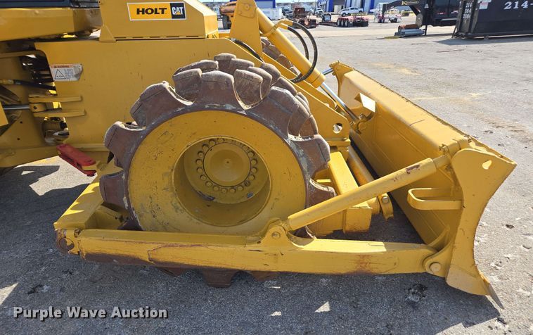 image for item EE0046 2001 Caterpillar 815F soil compactor