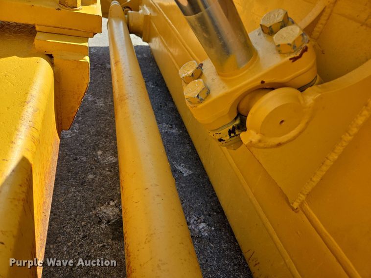 image for item EE0046 2001 Caterpillar 815F soil compactor