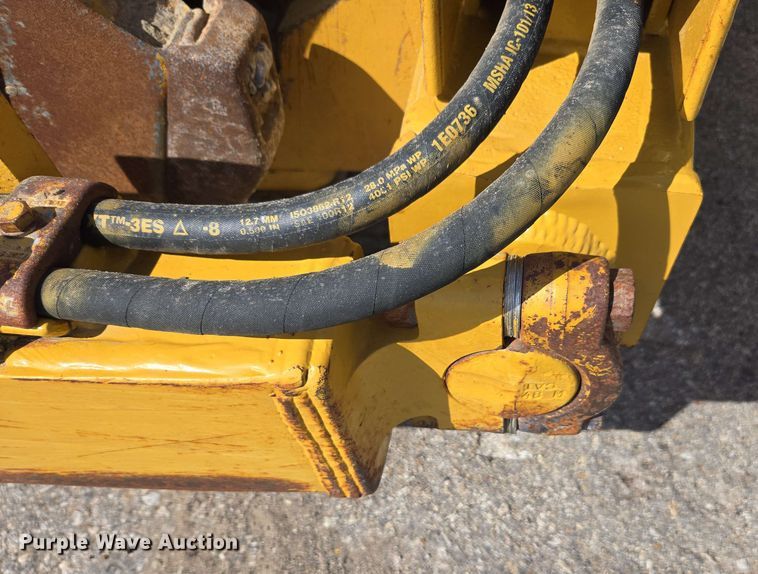 image for item EE0046 2001 Caterpillar 815F soil compactor