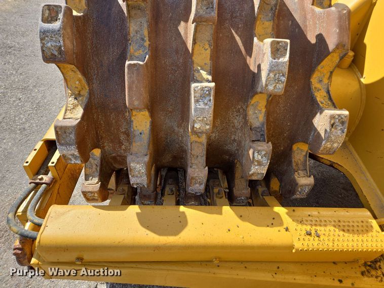 image for item EE0046 2001 Caterpillar 815F soil compactor