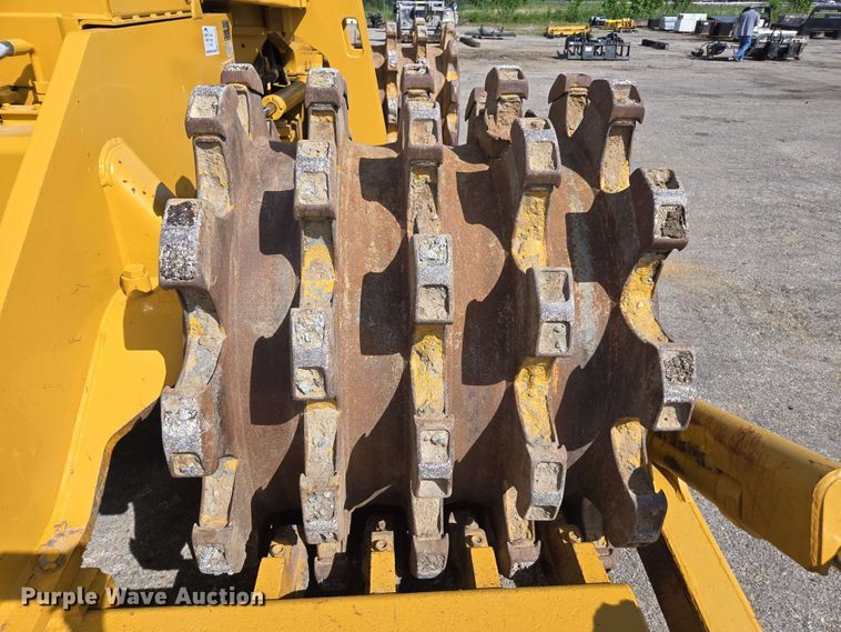 image for item EE0046 2001 Caterpillar 815F soil compactor