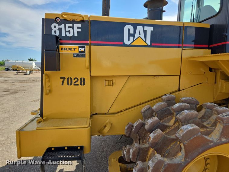 image for item EE0046 2001 Caterpillar 815F soil compactor