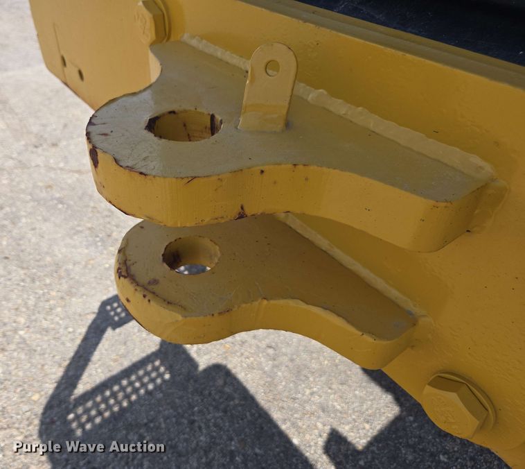 image for item EE0046 2001 Caterpillar 815F soil compactor