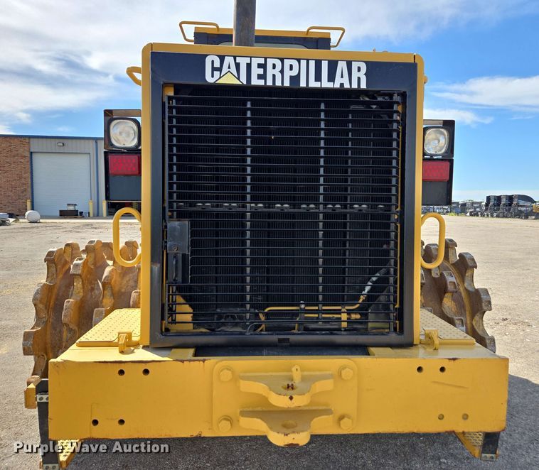 image for item EE0046 2001 Caterpillar 815F soil compactor