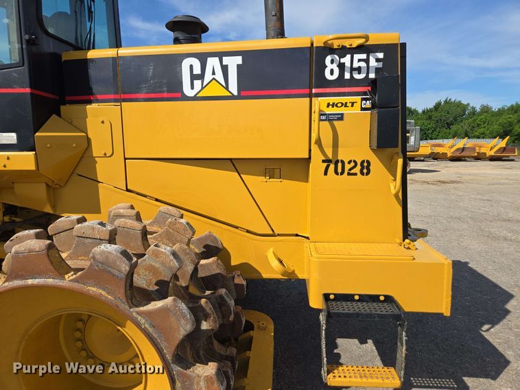 image for item EE0046 2001 Caterpillar 815F soil compactor