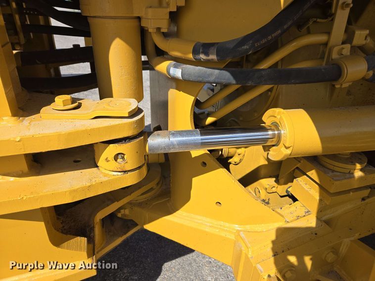 image for item EE0046 2001 Caterpillar 815F soil compactor