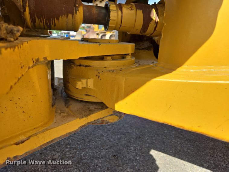 image for item EE0046 2001 Caterpillar 815F soil compactor