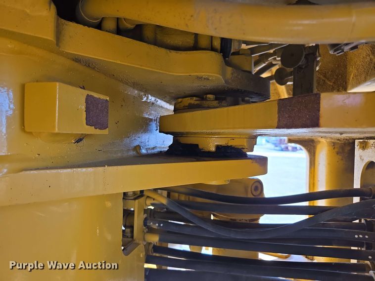 image for item EE0046 2001 Caterpillar 815F soil compactor