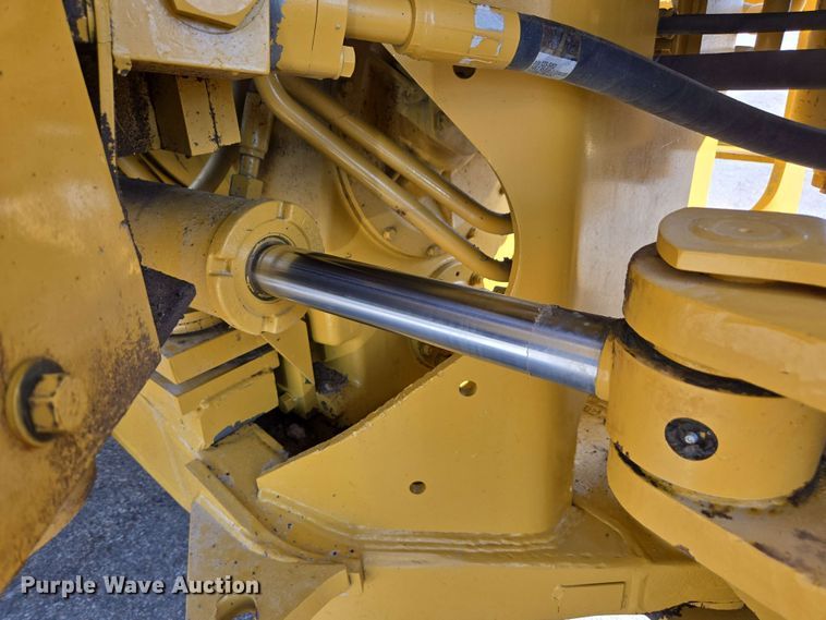 image for item EE0046 2001 Caterpillar 815F soil compactor