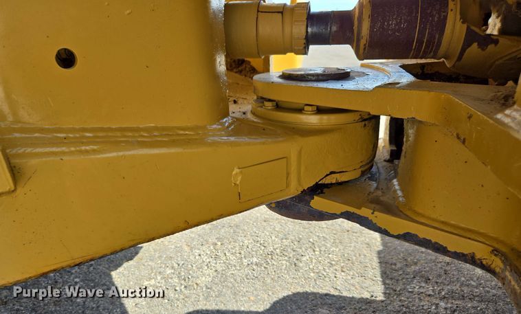 image for item EE0046 2001 Caterpillar 815F soil compactor