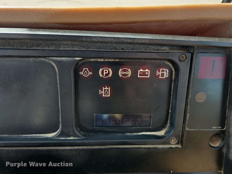 image for item EE0046 2001 Caterpillar 815F soil compactor