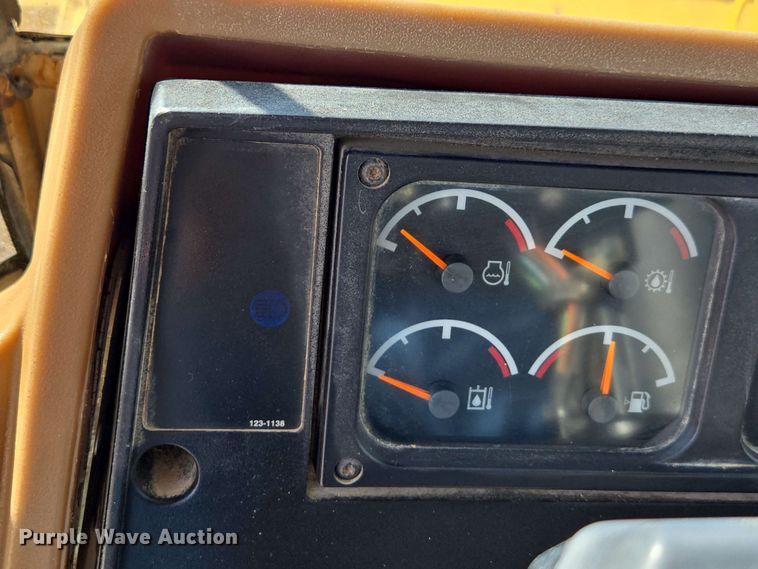 image for item EE0046 2001 Caterpillar 815F soil compactor