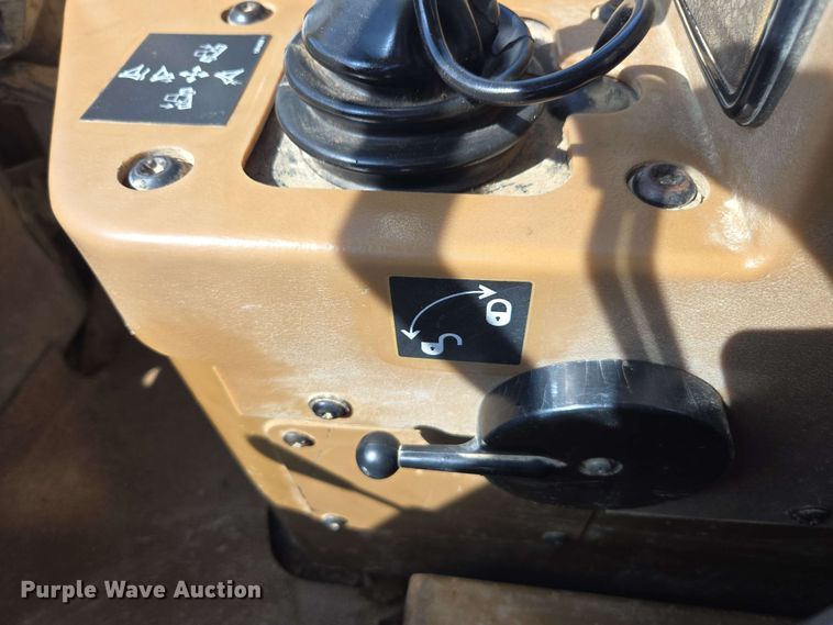 image for item EE0046 2001 Caterpillar 815F soil compactor