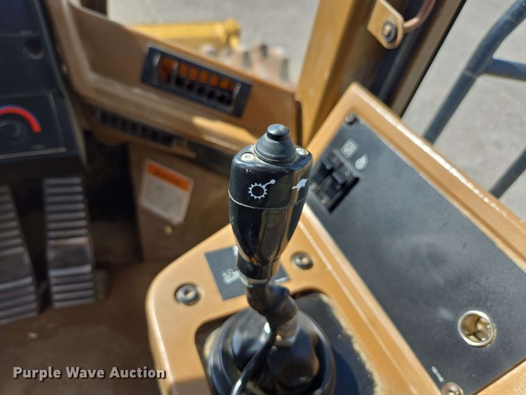 image for item EE0046 2001 Caterpillar 815F soil compactor