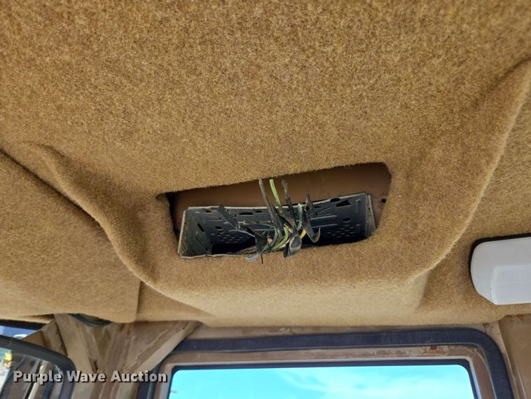 image for item EE0046 2001 Caterpillar 815F soil compactor