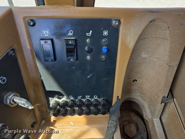 image for item EE0046 2001 Caterpillar 815F soil compactor