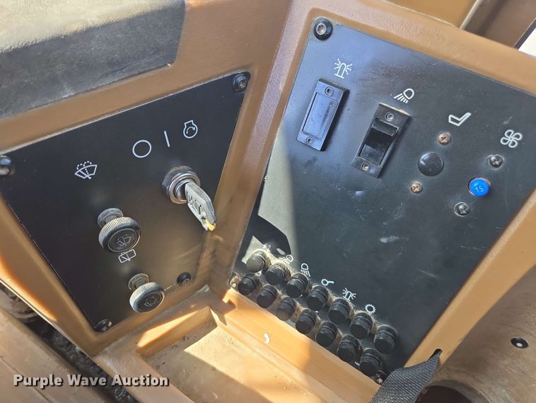 image for item EE0046 2001 Caterpillar 815F soil compactor