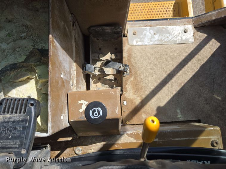 image for item EE0046 2001 Caterpillar 815F soil compactor