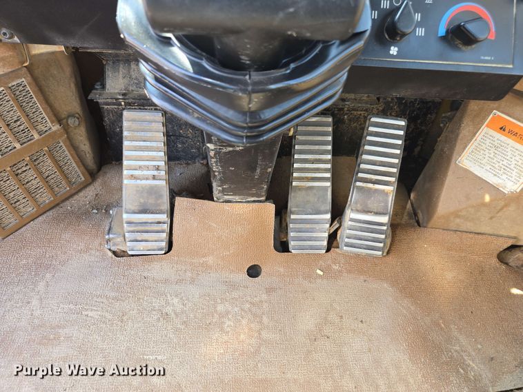 image for item EE0046 2001 Caterpillar 815F soil compactor