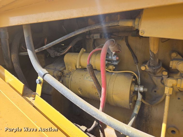 image for item EE0046 2001 Caterpillar 815F soil compactor