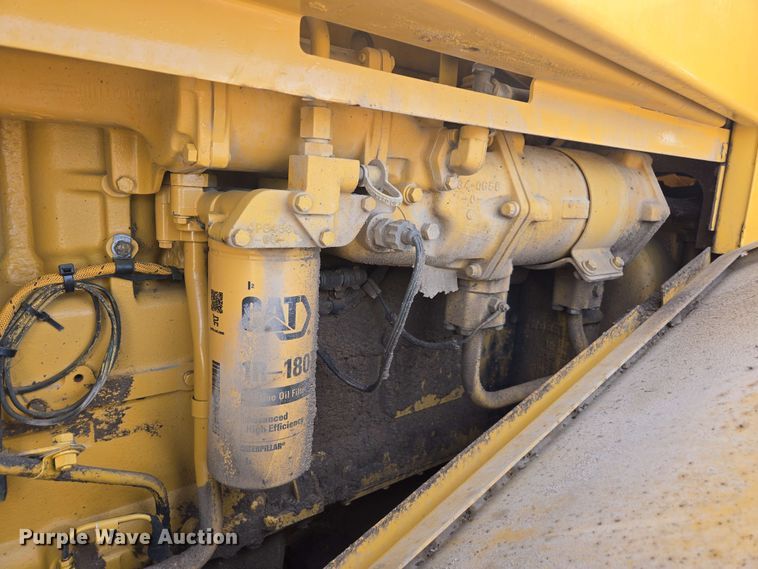 image for item EE0046 2001 Caterpillar 815F soil compactor