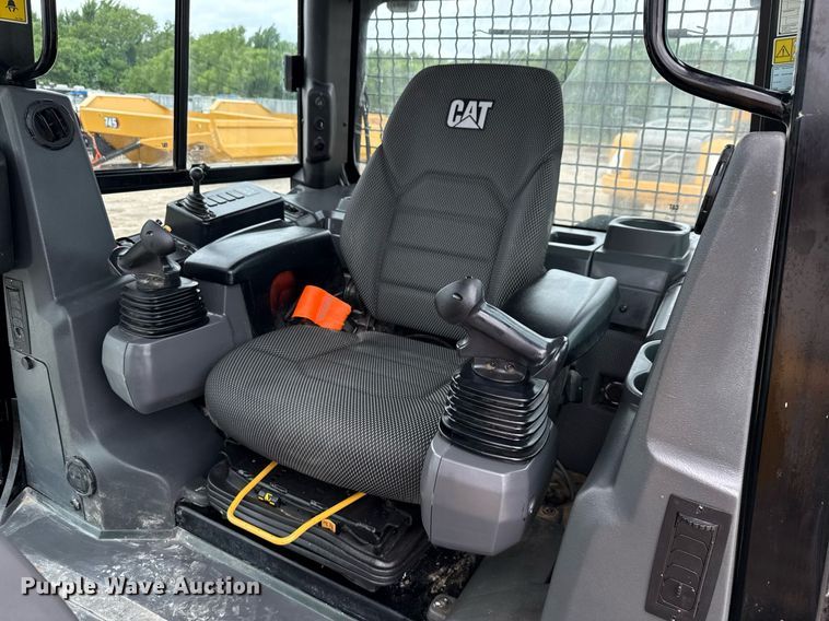 image for item EE0047 2023 Caterpillar D4 LGP dozer