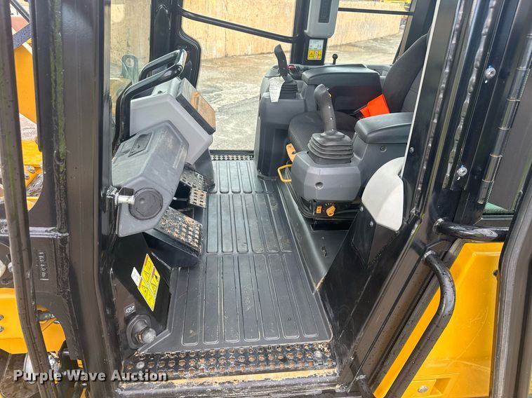 image for item EE0048 2023 Caterpillar 963 track loader