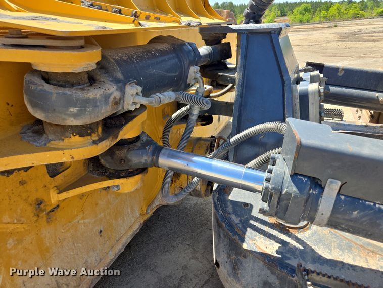 image for item EE0049 2019 John Deere 950K LGP dozer