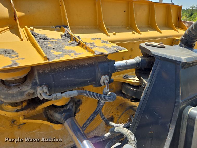 image for item EE0049 2019 John Deere 950K LGP dozer