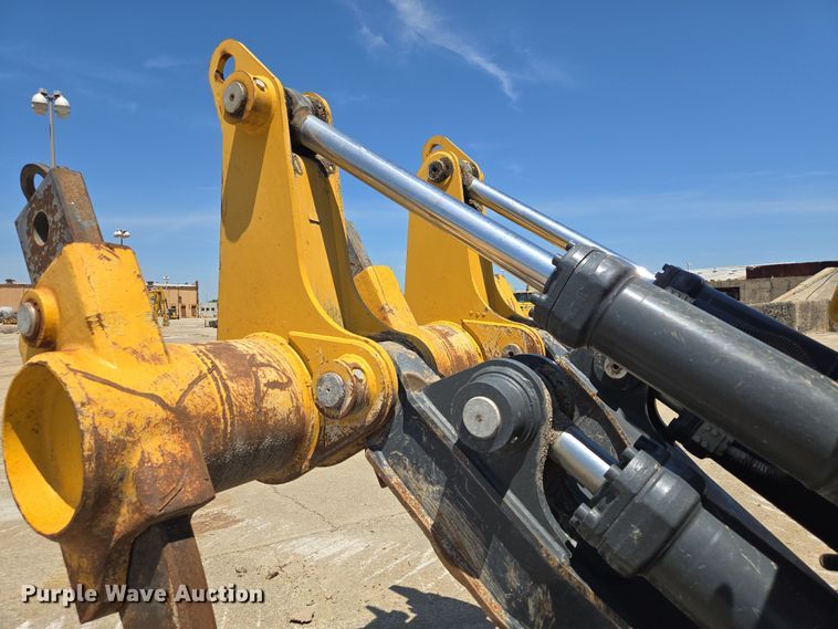 image for item EE0049 2019 John Deere 950K LGP dozer