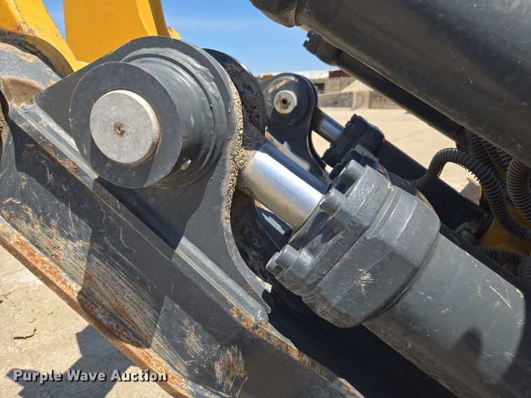 image for item EE0049 2019 John Deere 950K LGP dozer