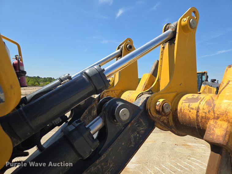 image for item EE0049 2019 John Deere 950K LGP dozer