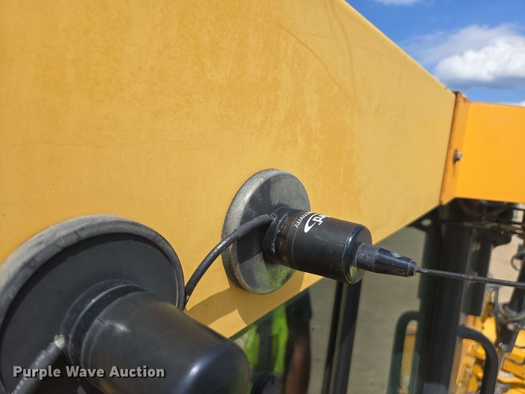 image for item EE0049 2019 John Deere 950K LGP dozer