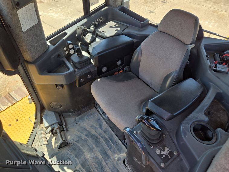 image for item EE0049 2019 John Deere 950K LGP dozer