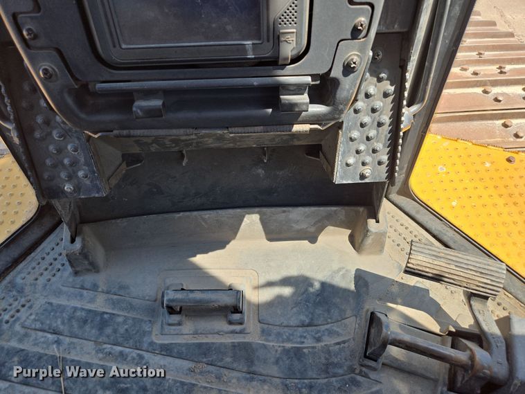 image for item EE0049 2019 John Deere 950K LGP dozer