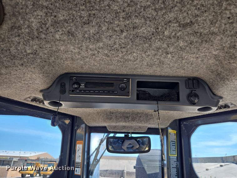 image for item EE0049 2019 John Deere 950K LGP dozer