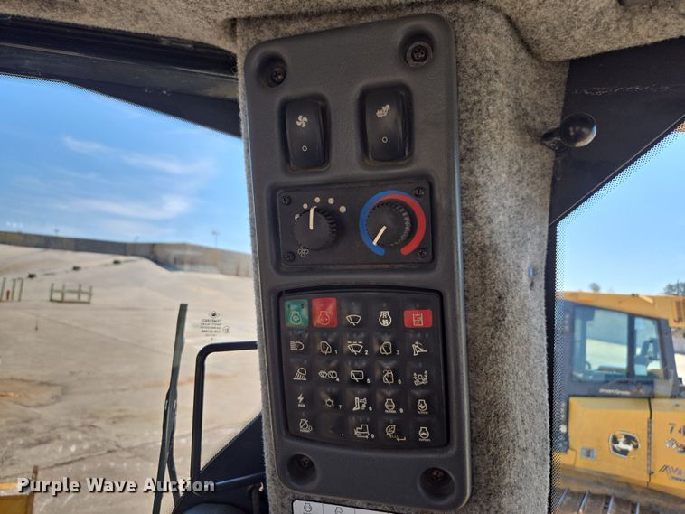 image for item EE0049 2019 John Deere 950K LGP dozer