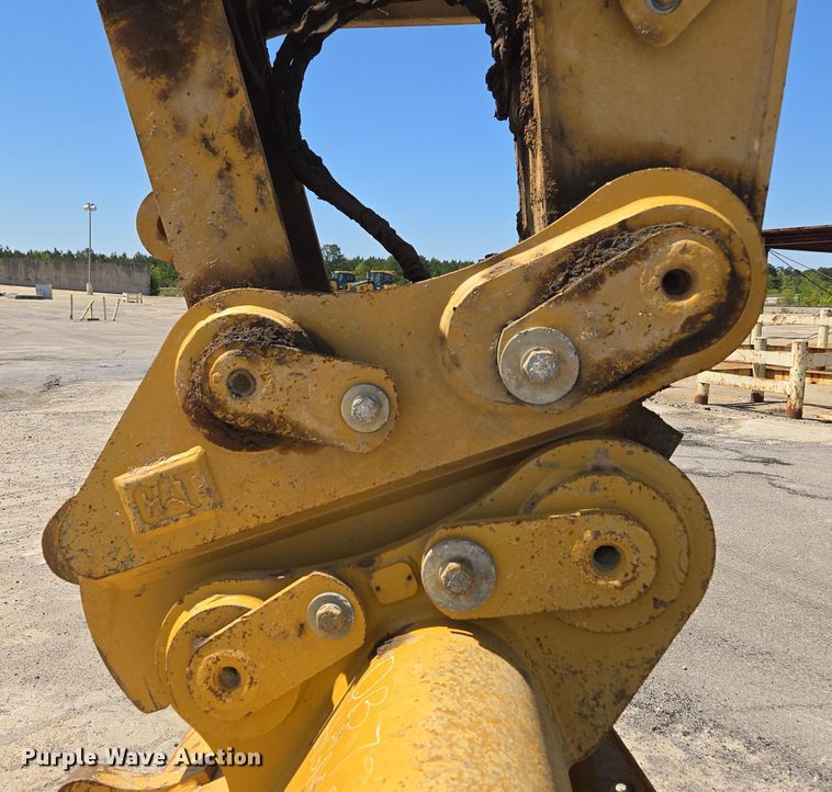 image for item EE0052 2023 Caterpillar 340 excavator
