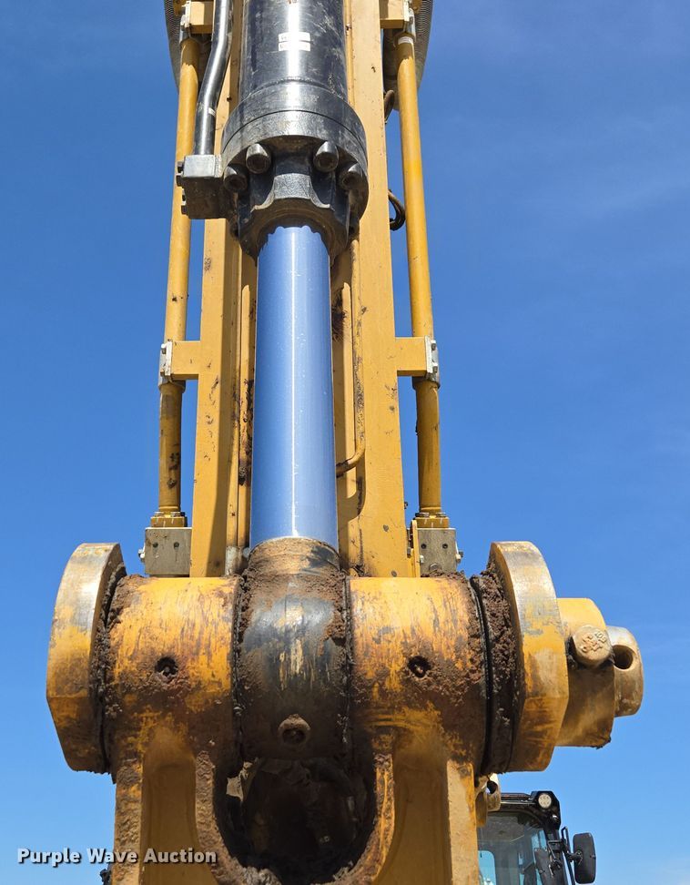 image for item EE0052 2023 Caterpillar 340 excavator