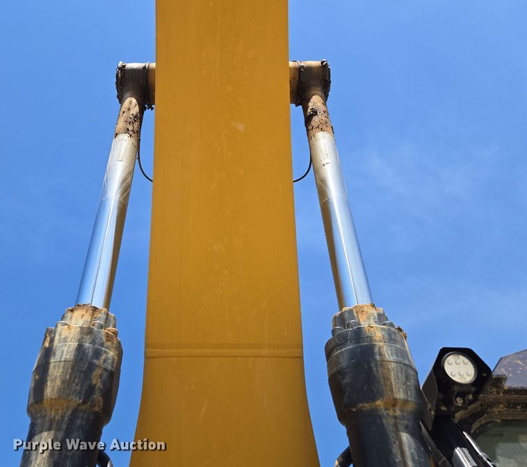 image for item EE0052 2023 Caterpillar 340 excavator