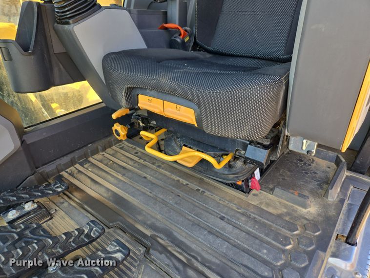 image for item EE0052 2023 Caterpillar 340 excavator