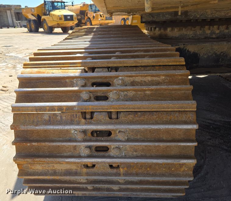 image for item EE0052 2023 Caterpillar 340 excavator