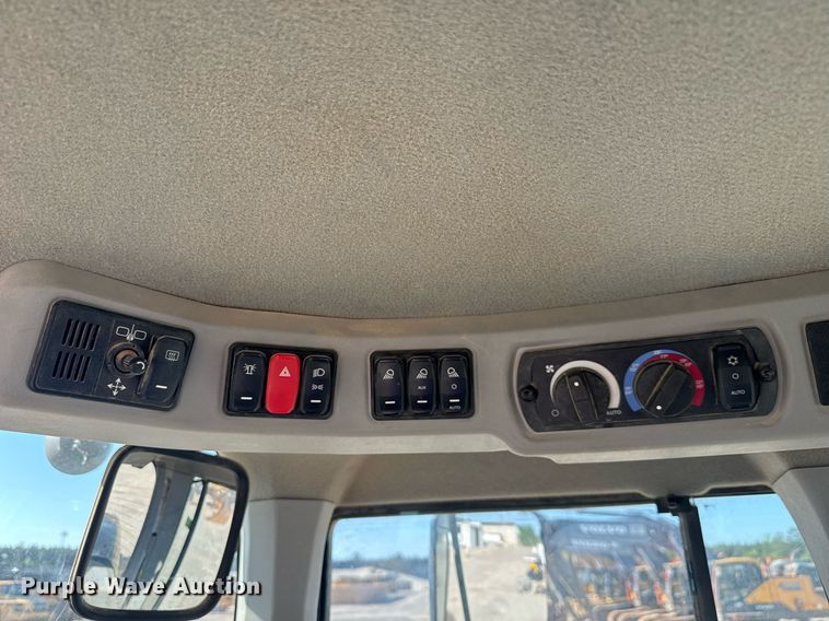 image for item EE0055 2019 Caterpillar 938M wheel loader