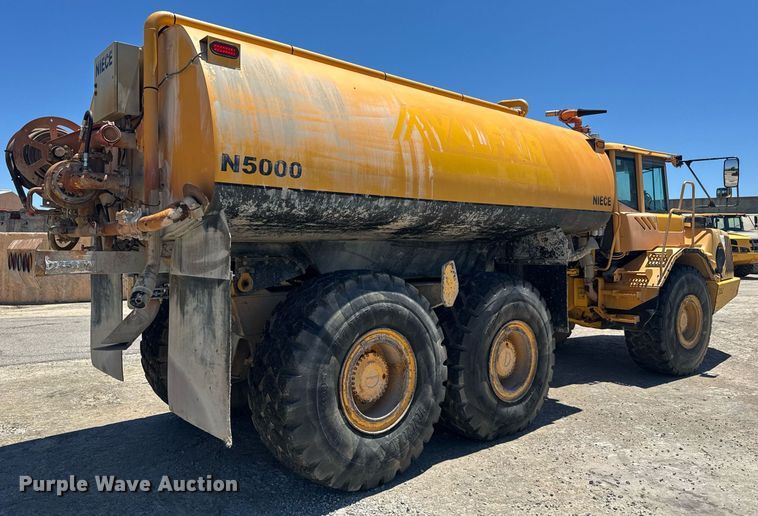 image for item EE0056 2006 Volvo A30D water wagon
