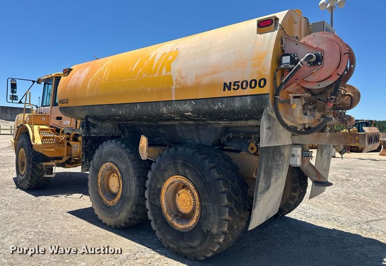 image for item EE0056 2006 Volvo A30D water wagon