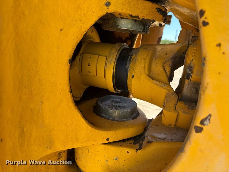 image for item EE0056 2006 Volvo A30D water wagon