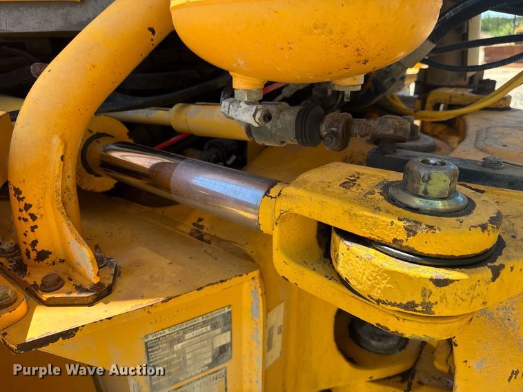 image for item EE0056 2006 Volvo A30D water wagon