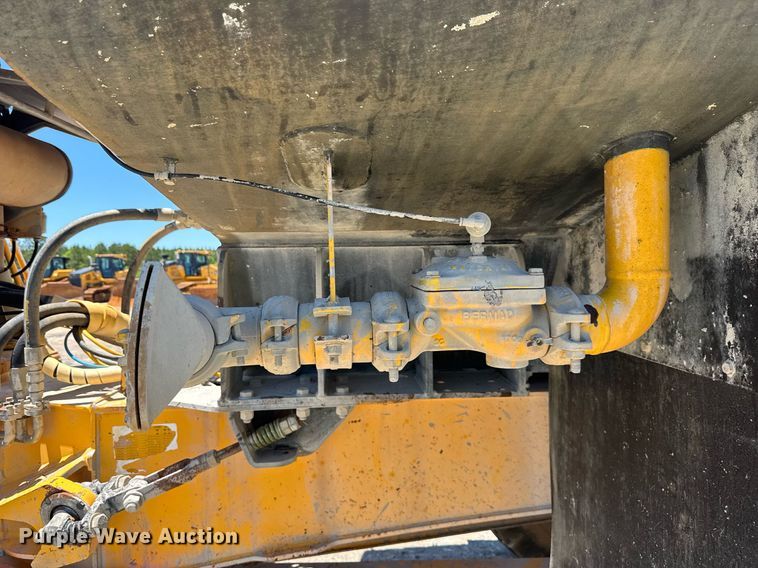 image for item EE0056 2006 Volvo A30D water wagon