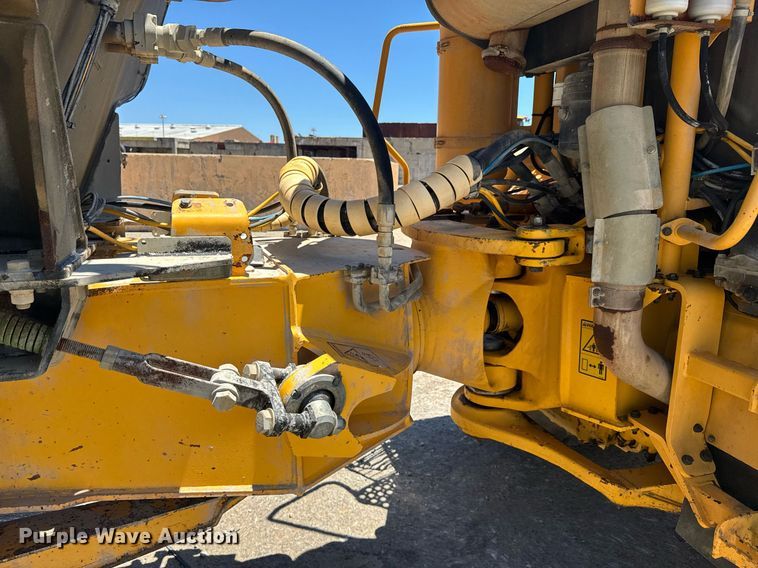 image for item EE0056 2006 Volvo A30D water wagon