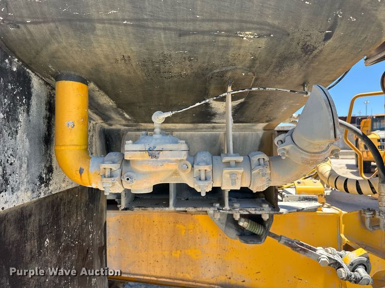 image for item EE0056 2006 Volvo A30D water wagon